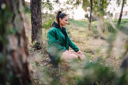 Bomber verde escuro com logotipo bordado em dourado woman