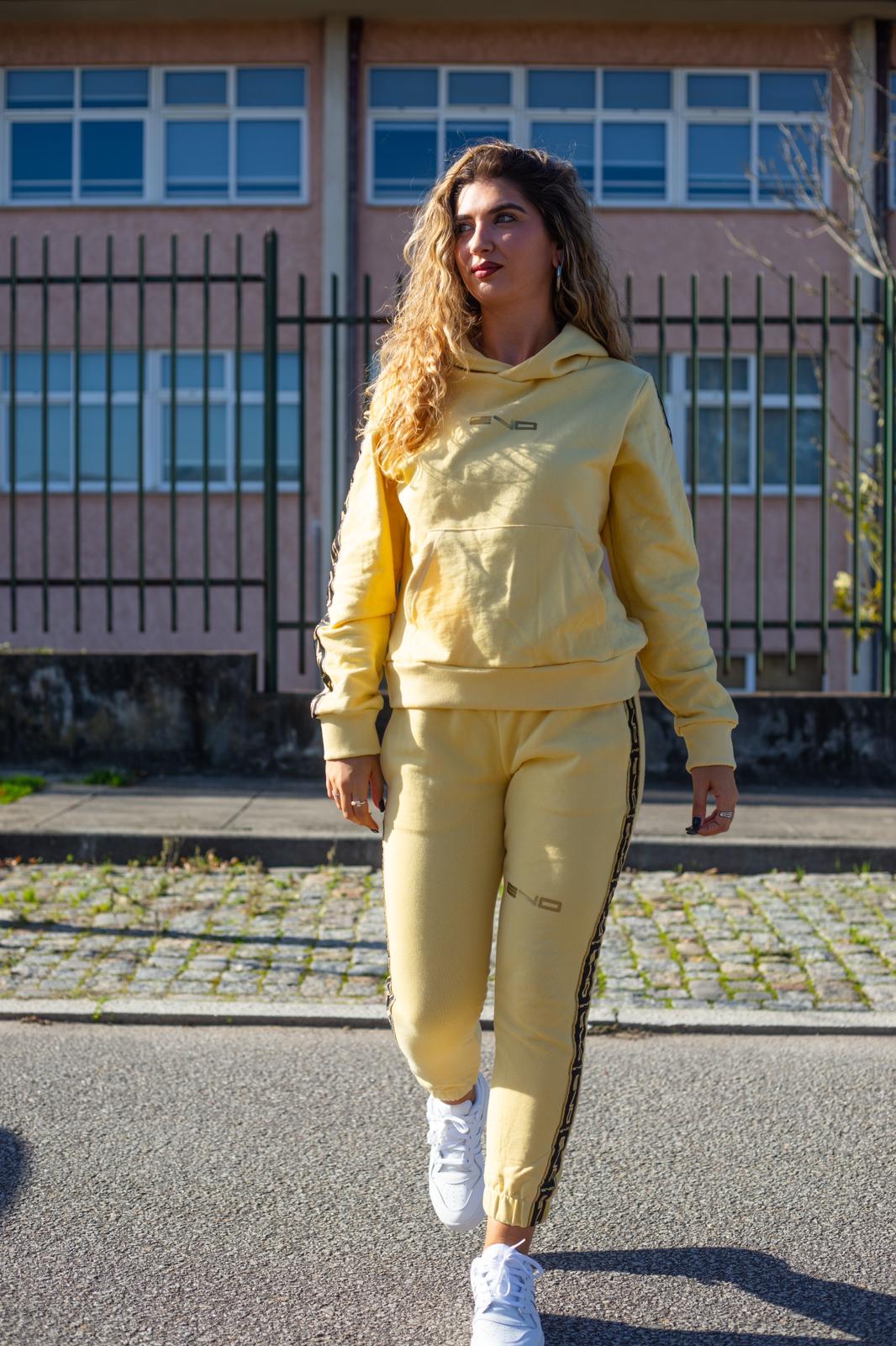 Conjunto amarelo e preto woman